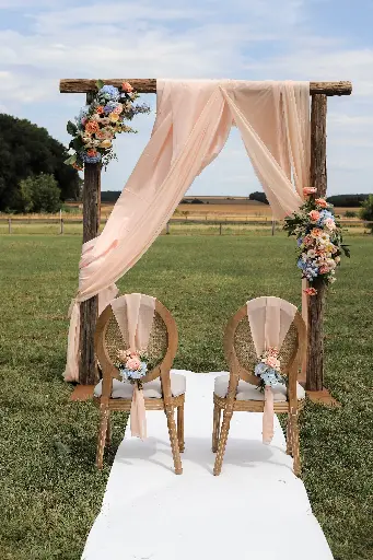 Traubogen aus Holzbalken